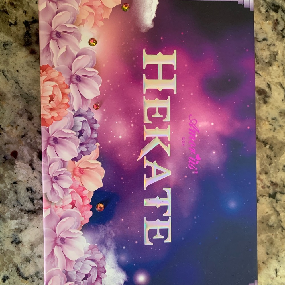 Eyeshadow Pallet - Picture 2 of 4